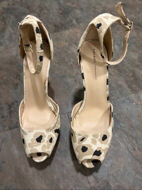 Zara Women’s Beige Leopard Print Ankle-Strap Peep-Toe Platform Heels Size 8 NEW